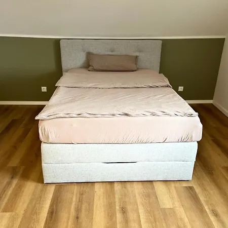 3 Sz - Lichtenberg Apartment